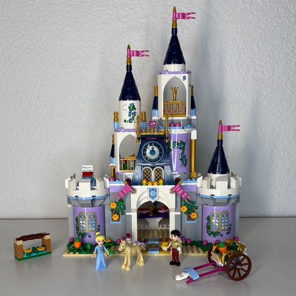 Lego Set 41154 - Cinderella’s Dream Castle - Picture 13 of 14